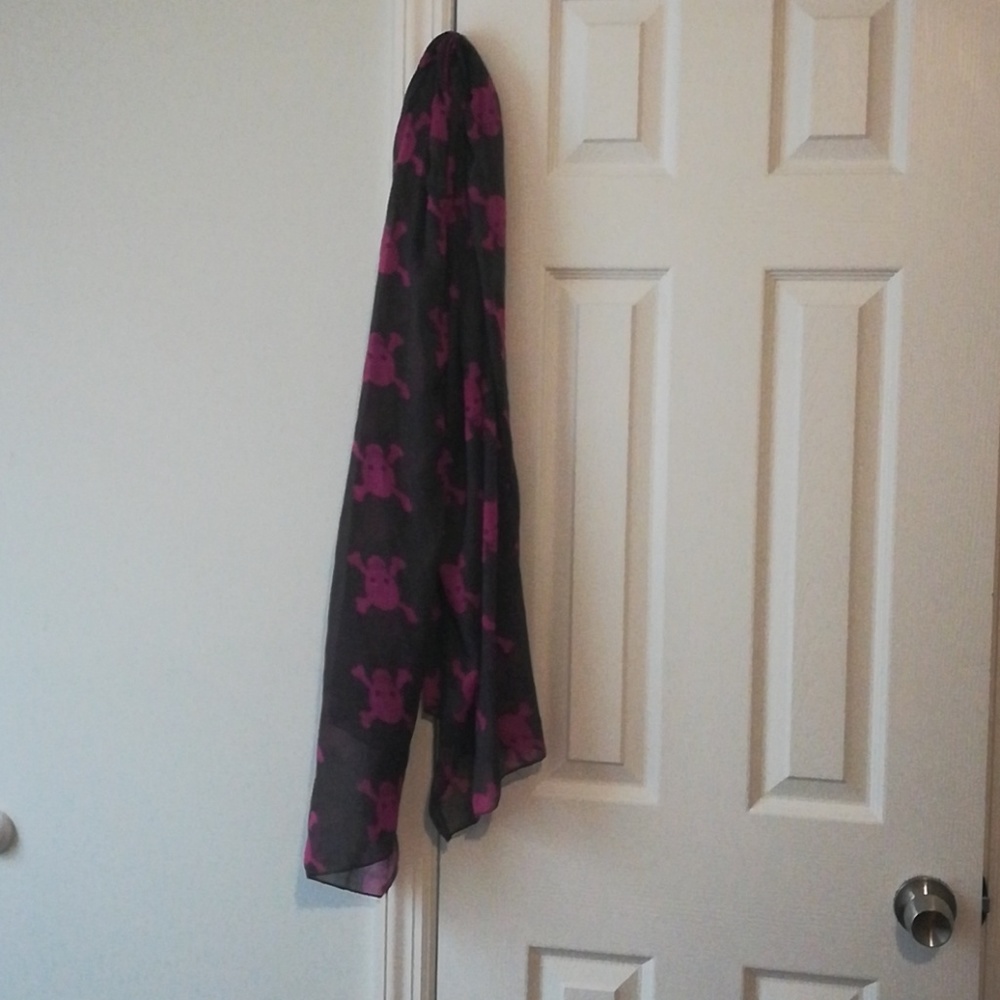 Scarf - Picture 4 of 4